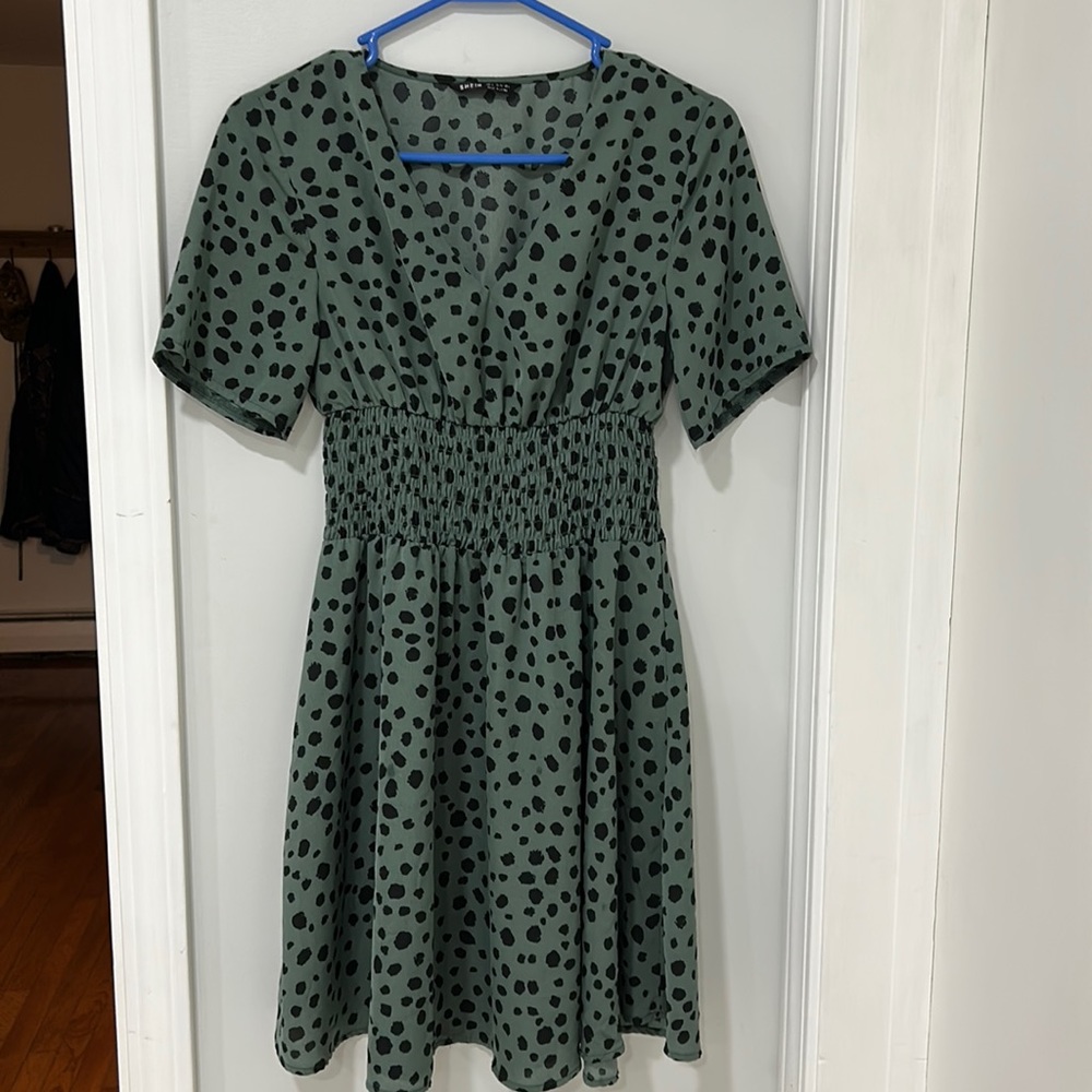 Small Shortsleeved green with black polka dot dress
